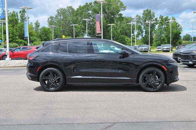 Used 2024 Chevrolet Equinox EV RS FWD image 2