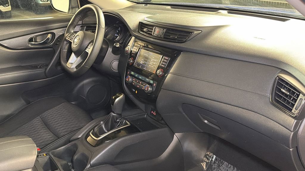 Used 2020 Nissan Rogue SV image 10