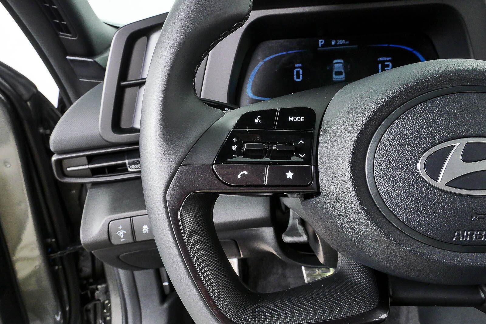 Certified 2025 Hyundai Elantra Sport FWD image 9