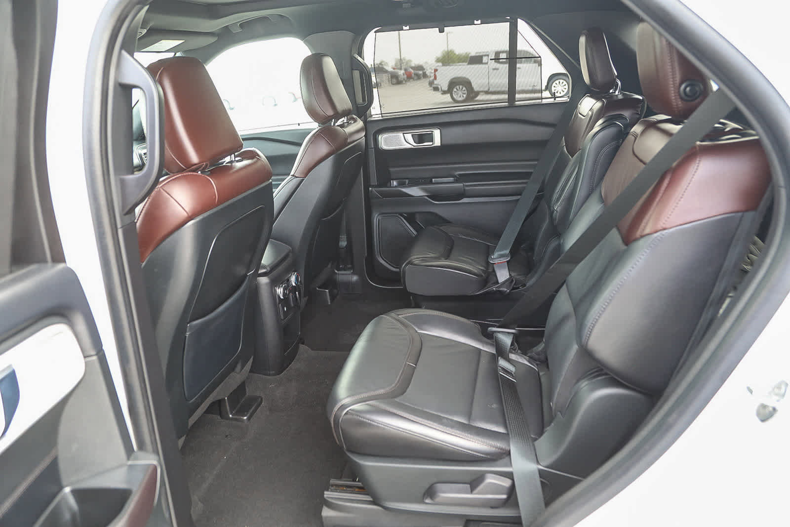 Used 2020 Ford Explorer Platinum w/ Premium Technology Package image 18