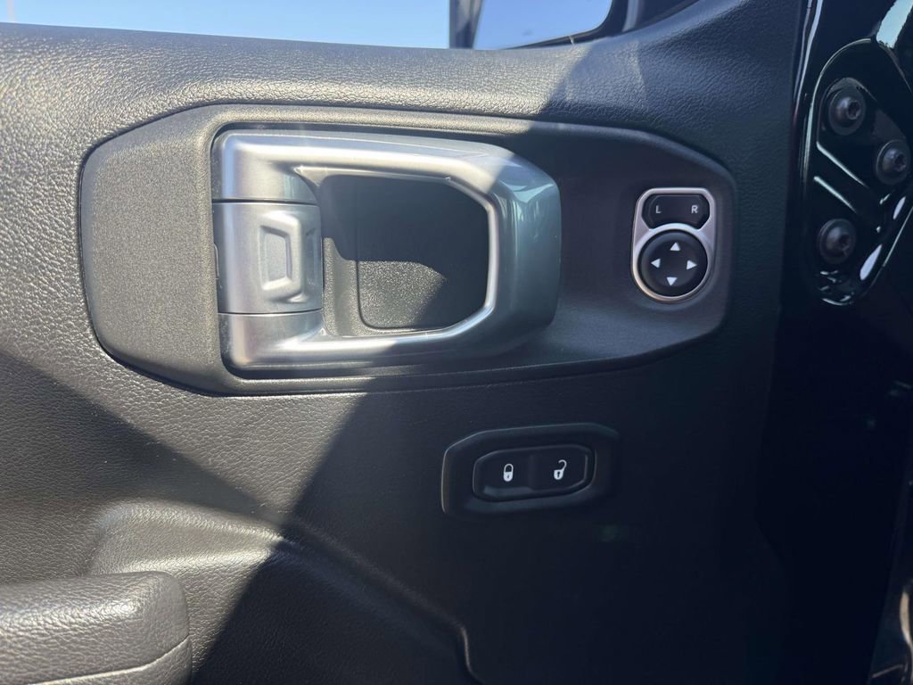 Used 2022 Jeep Gladiator Sport image 13