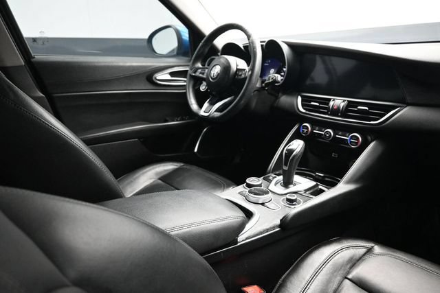 Used 2020 Alfa Romeo Giulia w/ Cold Weather Package RWD image 13