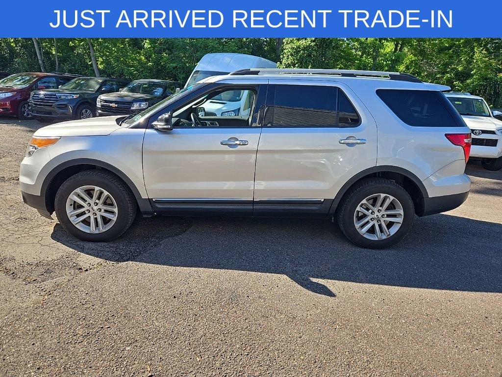 Used 2014 Ford Explorer XLT w/ Equipment Group 202A AWD/4WD image 9