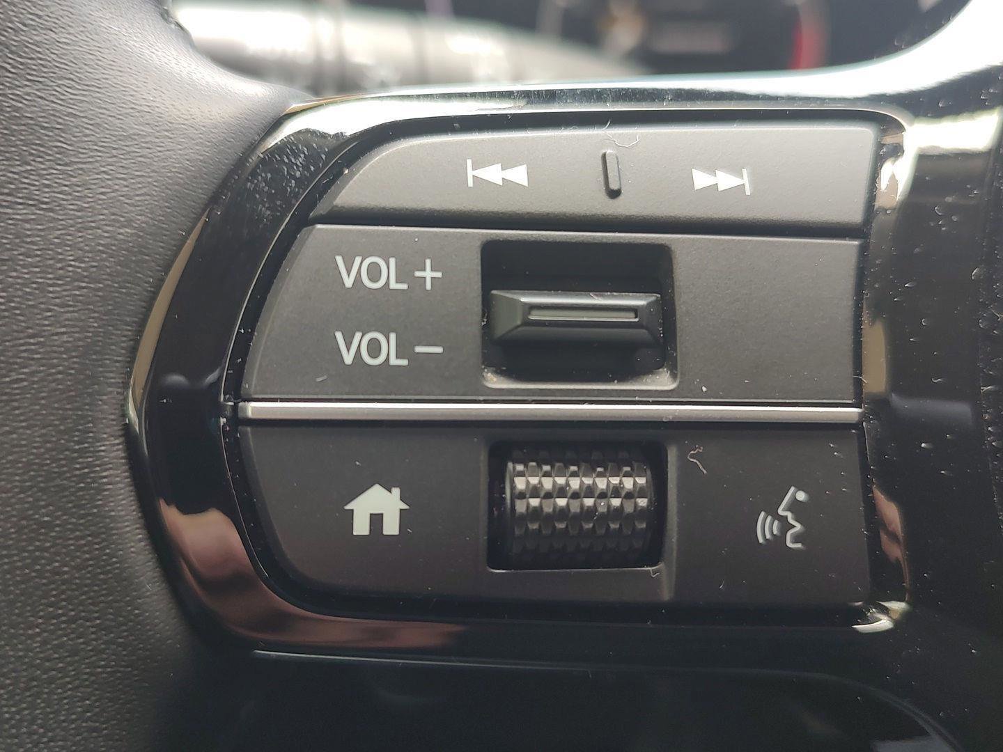 Used 2025 Honda Pilot Touring image 16