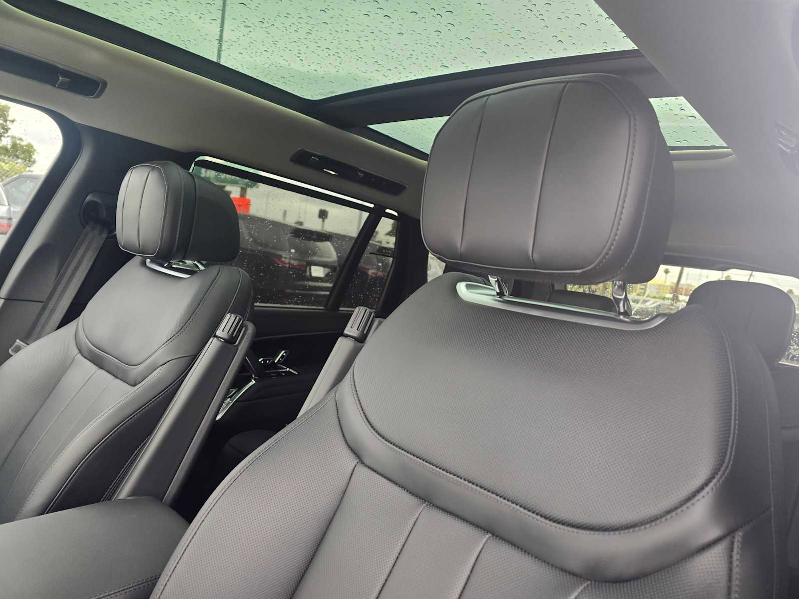 Used 2026 Land Rover Range Rover Long Wheelbase SE image 25