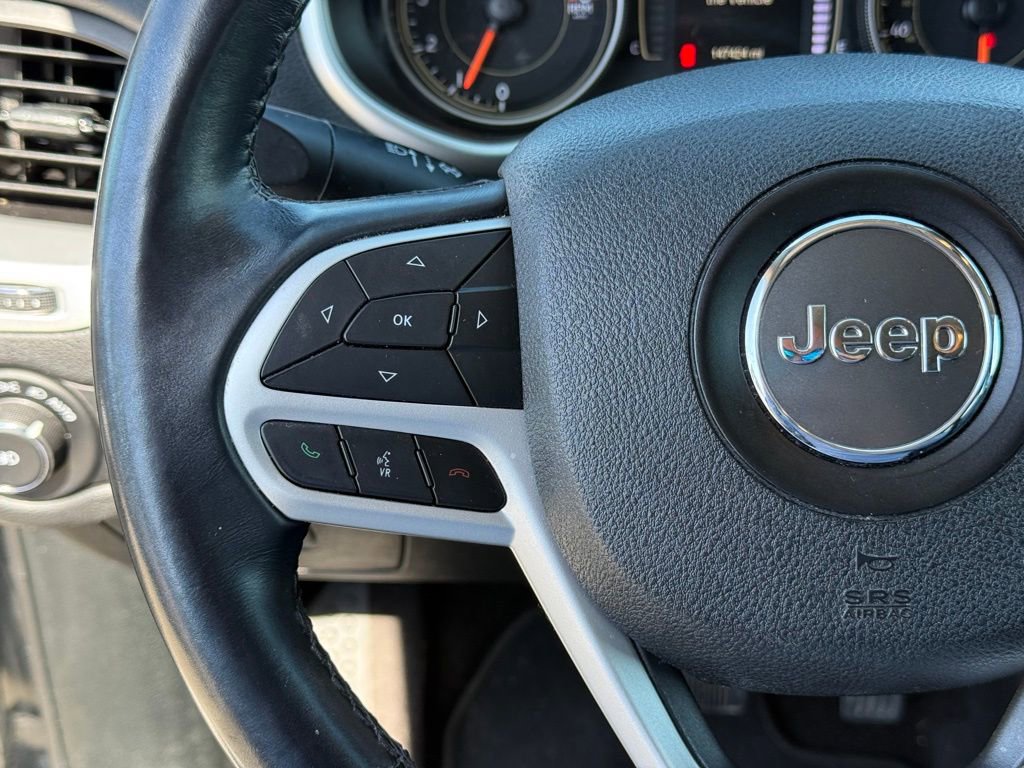 Used 2018 Jeep Cherokee Latitude Plus AWD/4WD image 15
