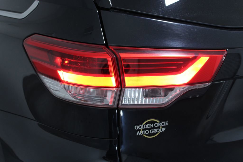 Used 2017 Toyota Highlander XLE image 56