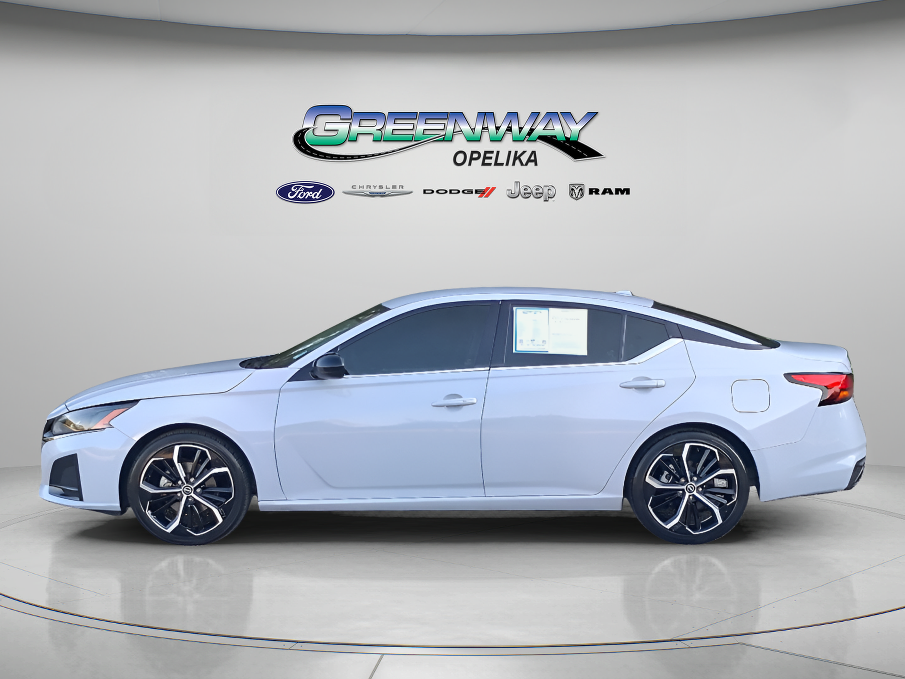 Used 2024 Nissan Altima 2.5 SR FWD image 4
