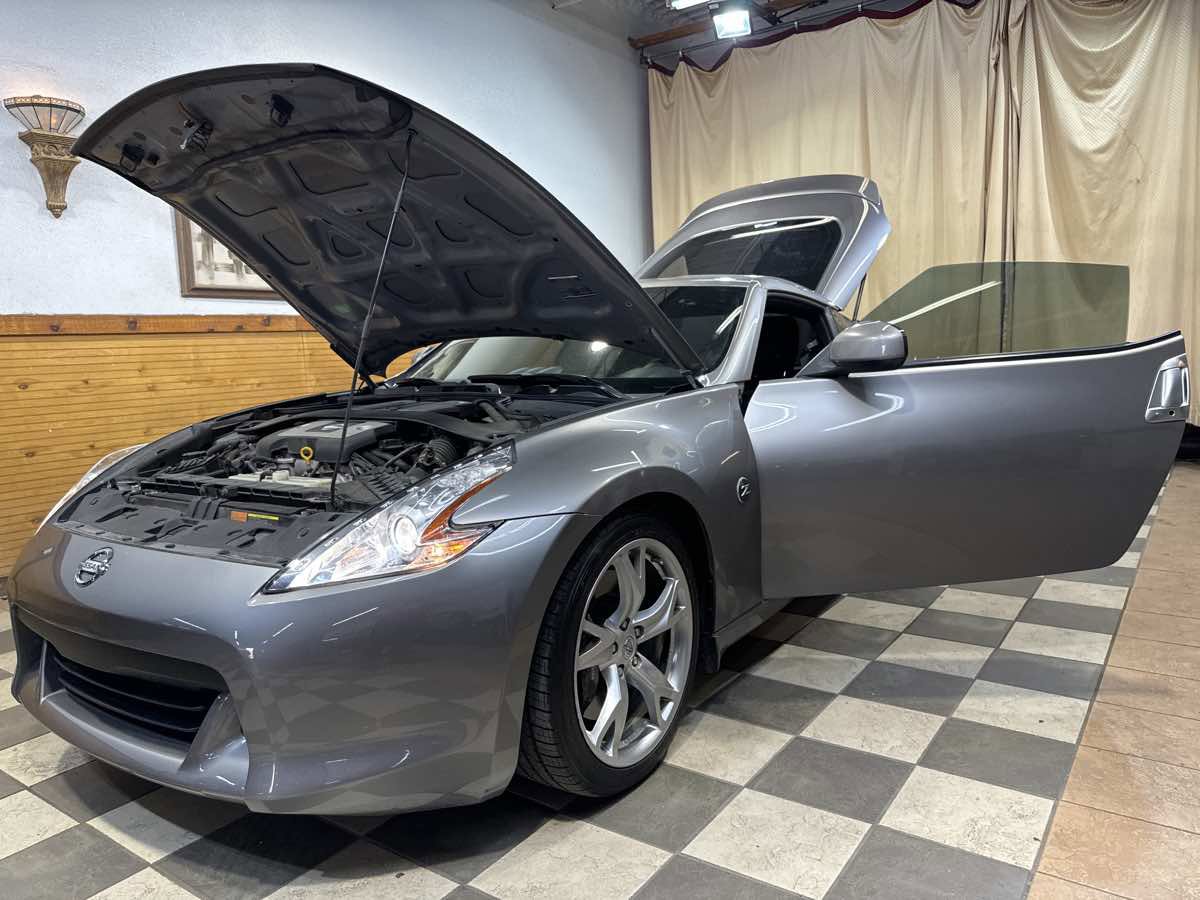 Used 2009 Nissan 370Z Touring w/ Sport Pkg image 10