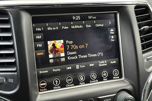 Used 2018 Jeep Grand Cherokee Limited image 16