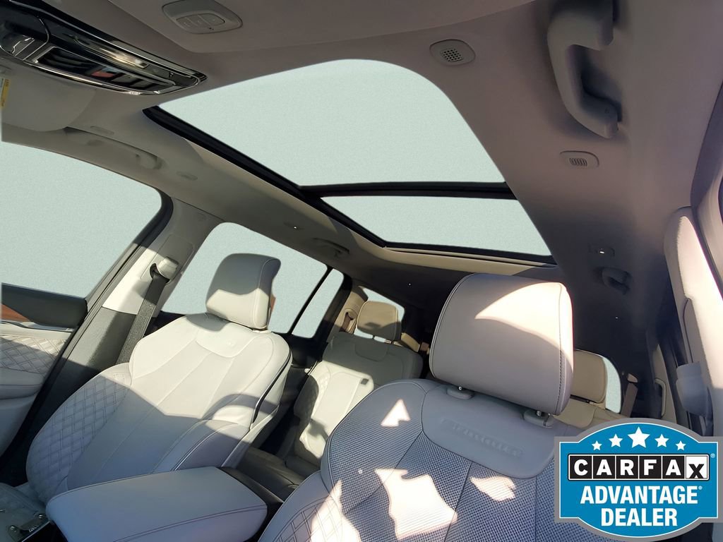 Used 2023 Jeep Grand Cherokee L Summit w/ Luxury Tech Group V image 33