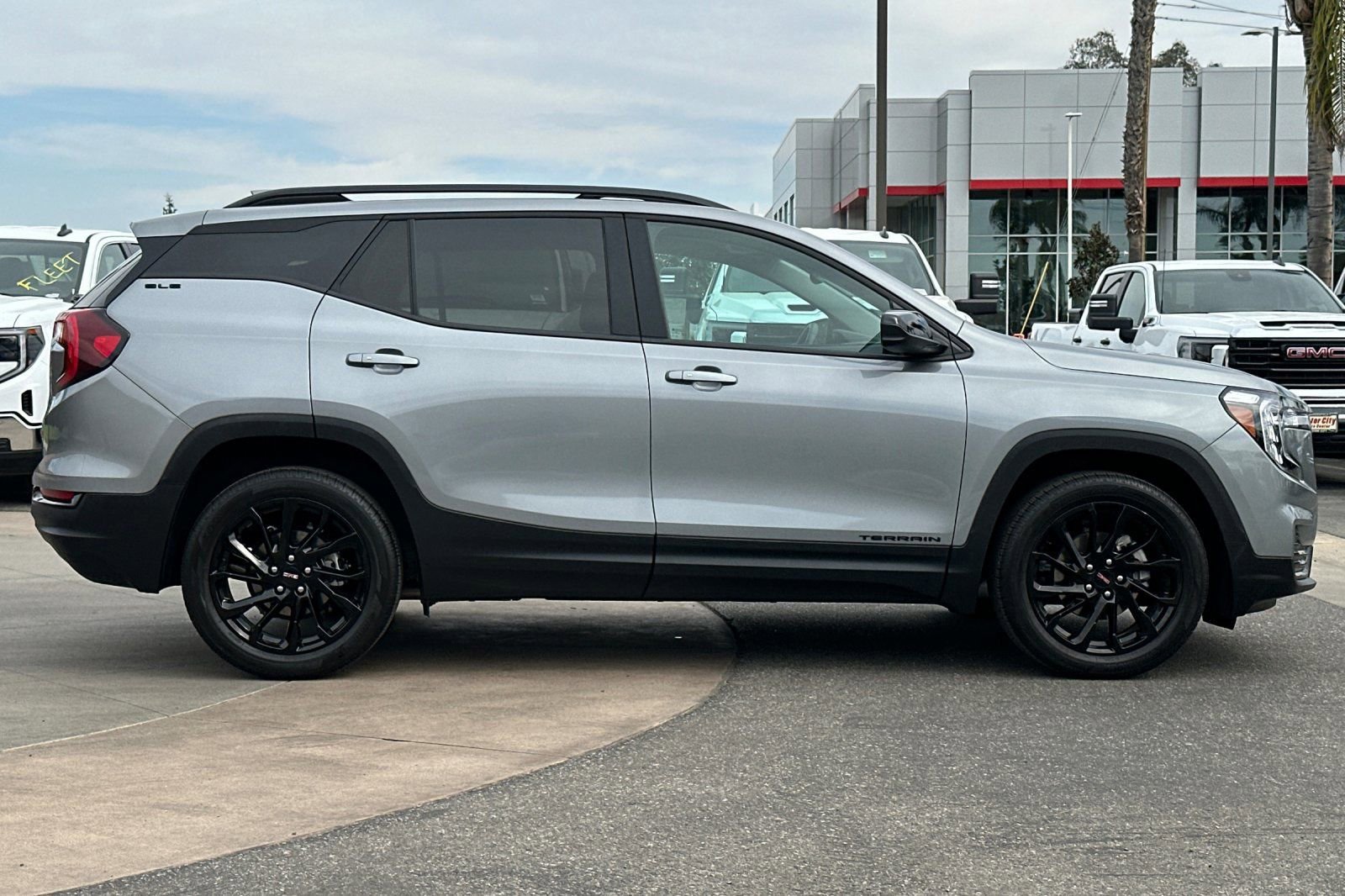 Certified 2023 GMC Terrain SLE w/ Driver Convenience Package image 3