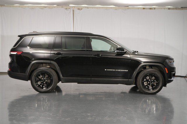 Used 2025 Jeep Grand Cherokee L Limited w/ Luxury Tech Group II AWD/4WD image 16