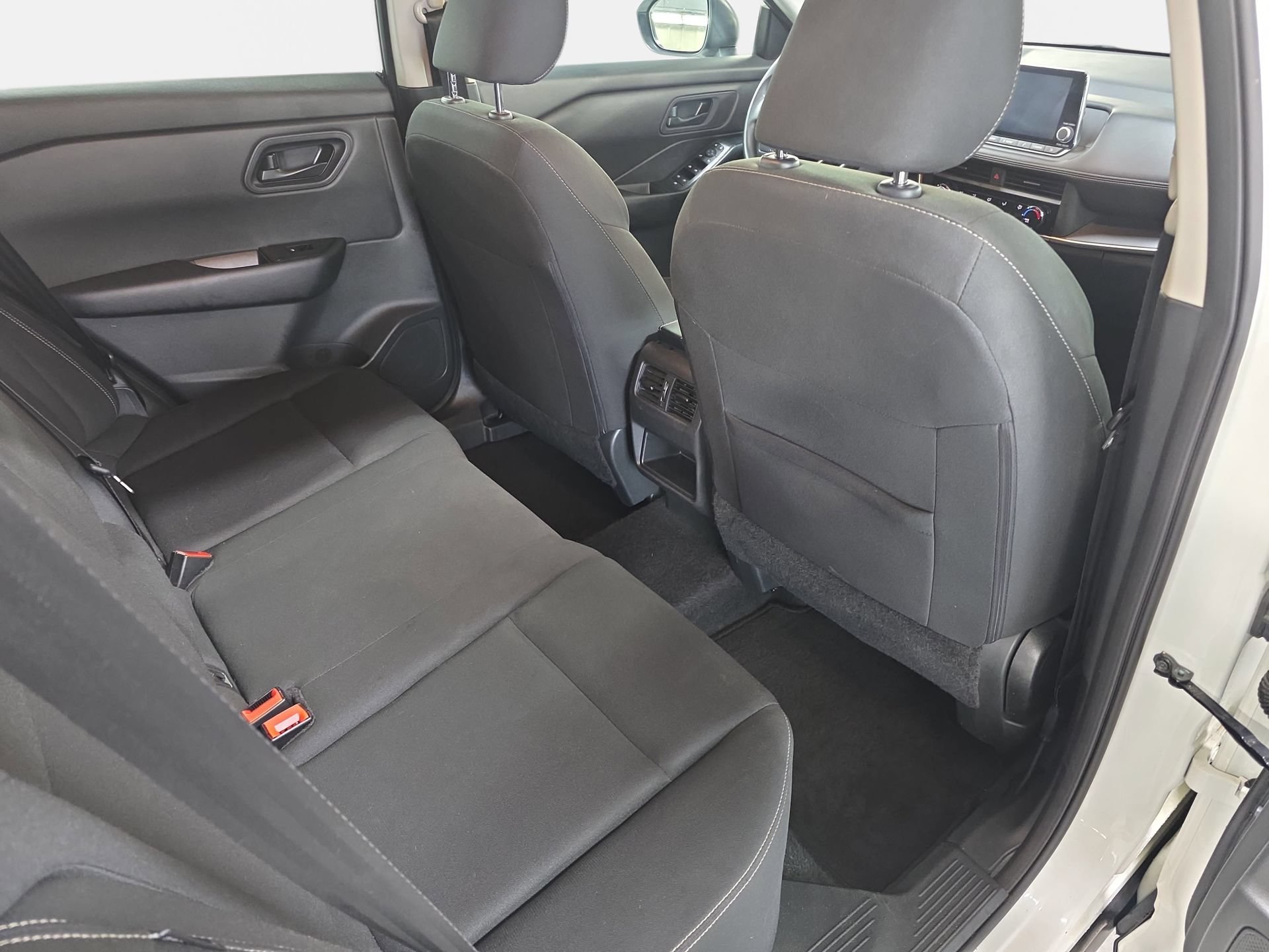 Used 2024 Nissan Rogue S AWD/4WD image 11