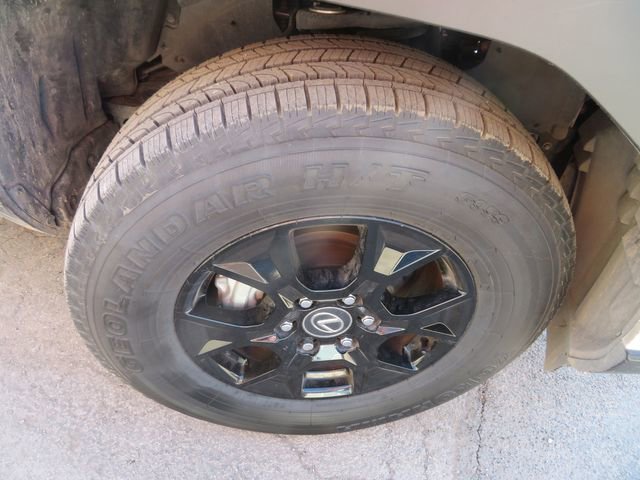 Used 2024 Lexus GX 550 Overtrail image 12