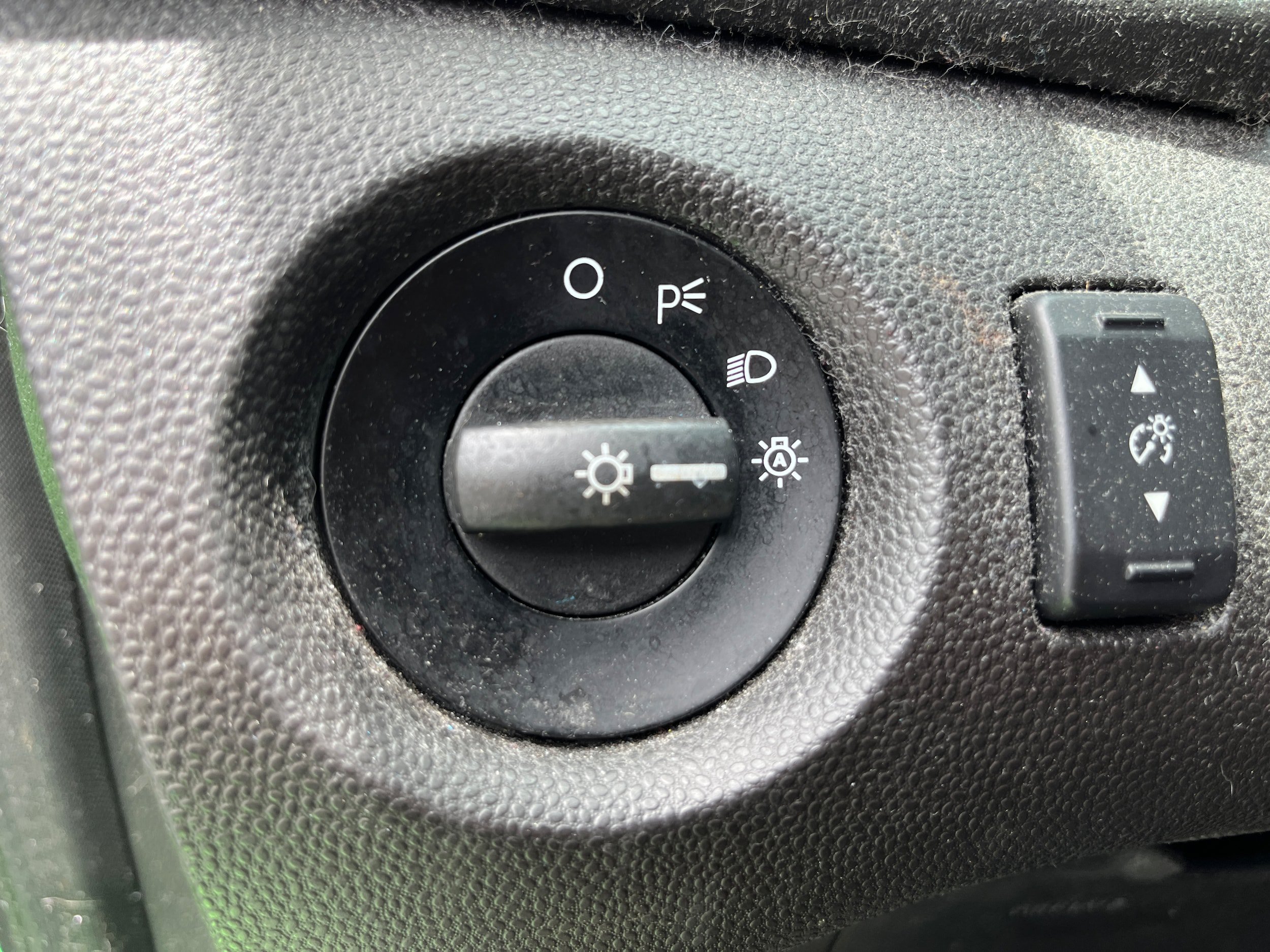 Used 2015 Ford Fiesta SE w/ Comfort Package FWD image 19
