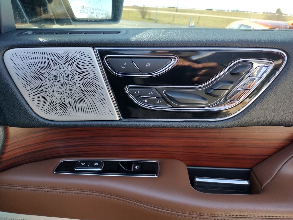 Used 2022 Lincoln Navigator Reserve image 34