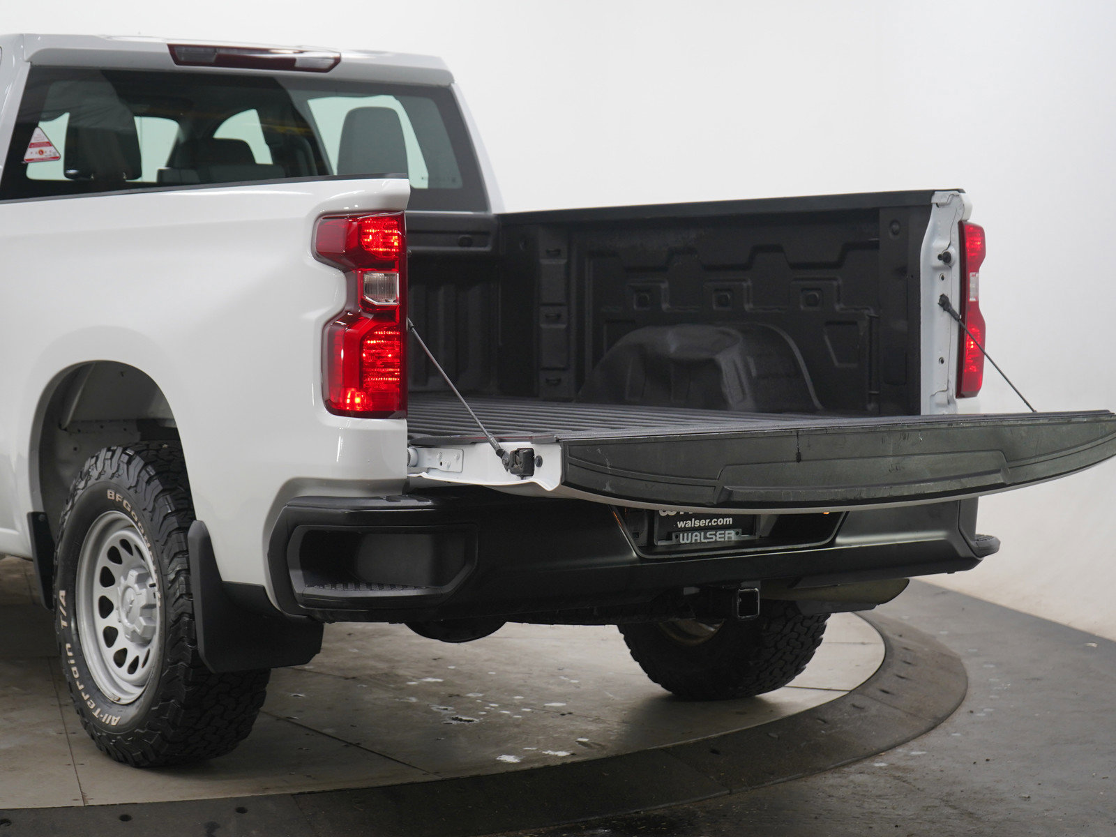 Used 2023 Chevrolet Silverado 1500 W/T w/ Z71 Off-Road Package image 9