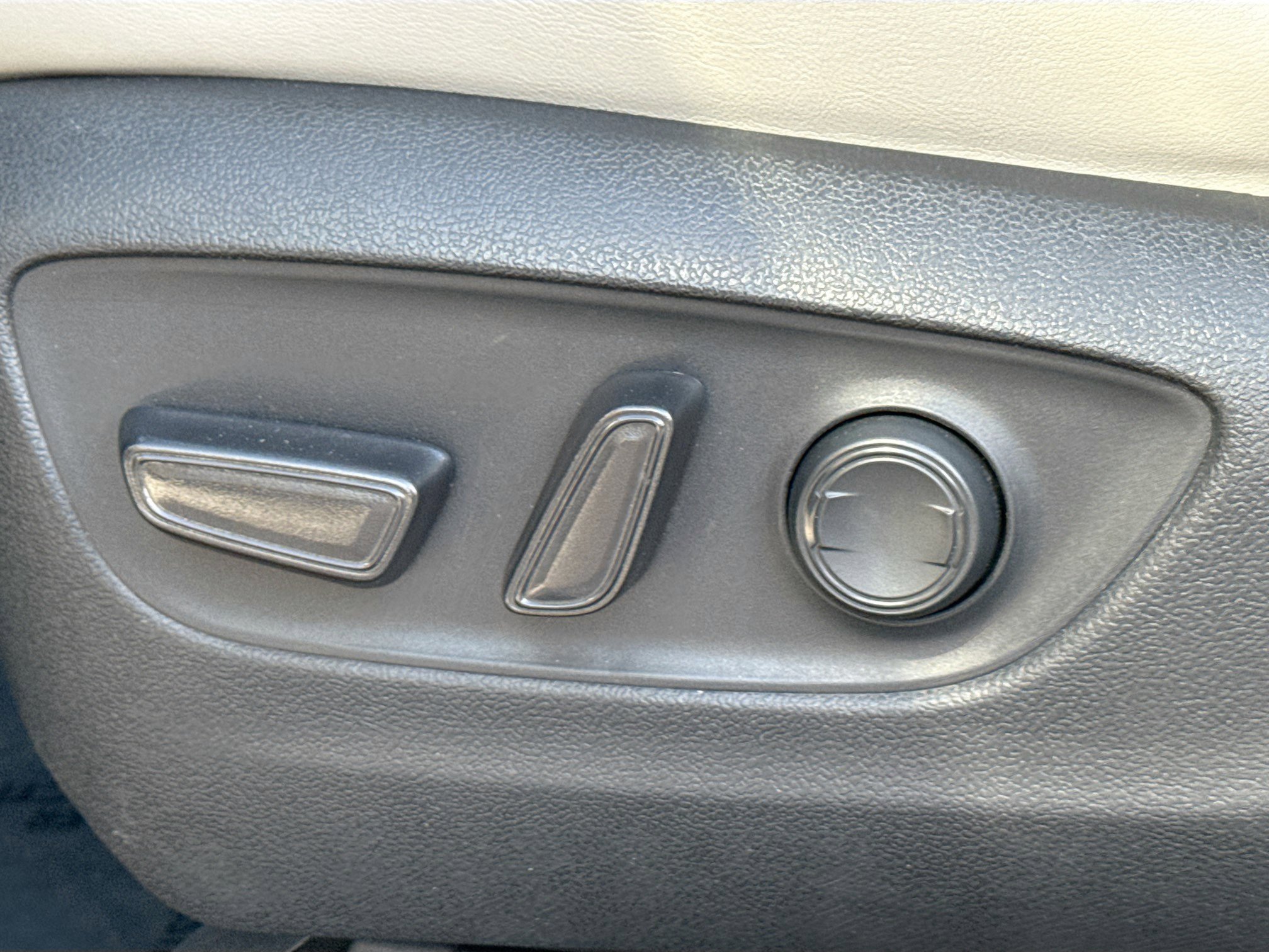 Used 2021 Toyota RAV4 XLE Premium image 25