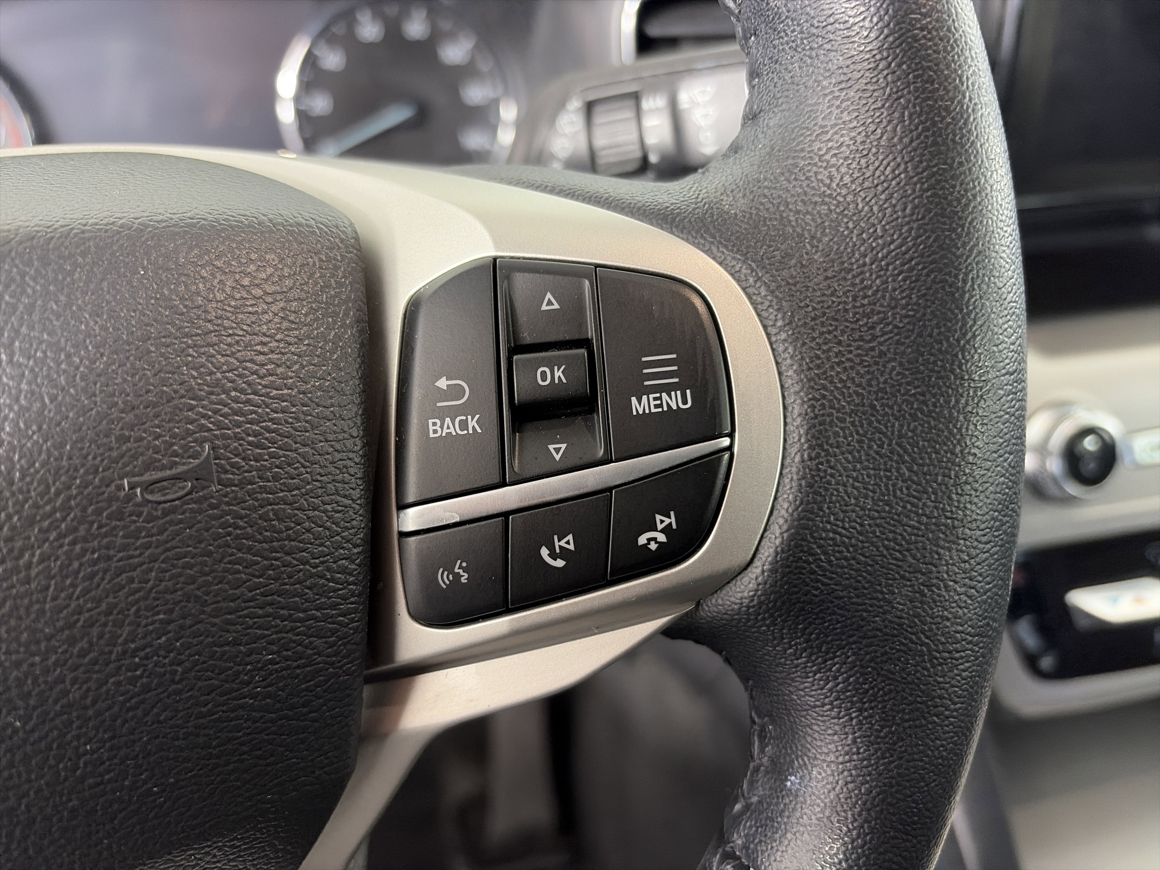 Used 2022 Ford Explorer XLT w/ Equipment Group 202A image 33