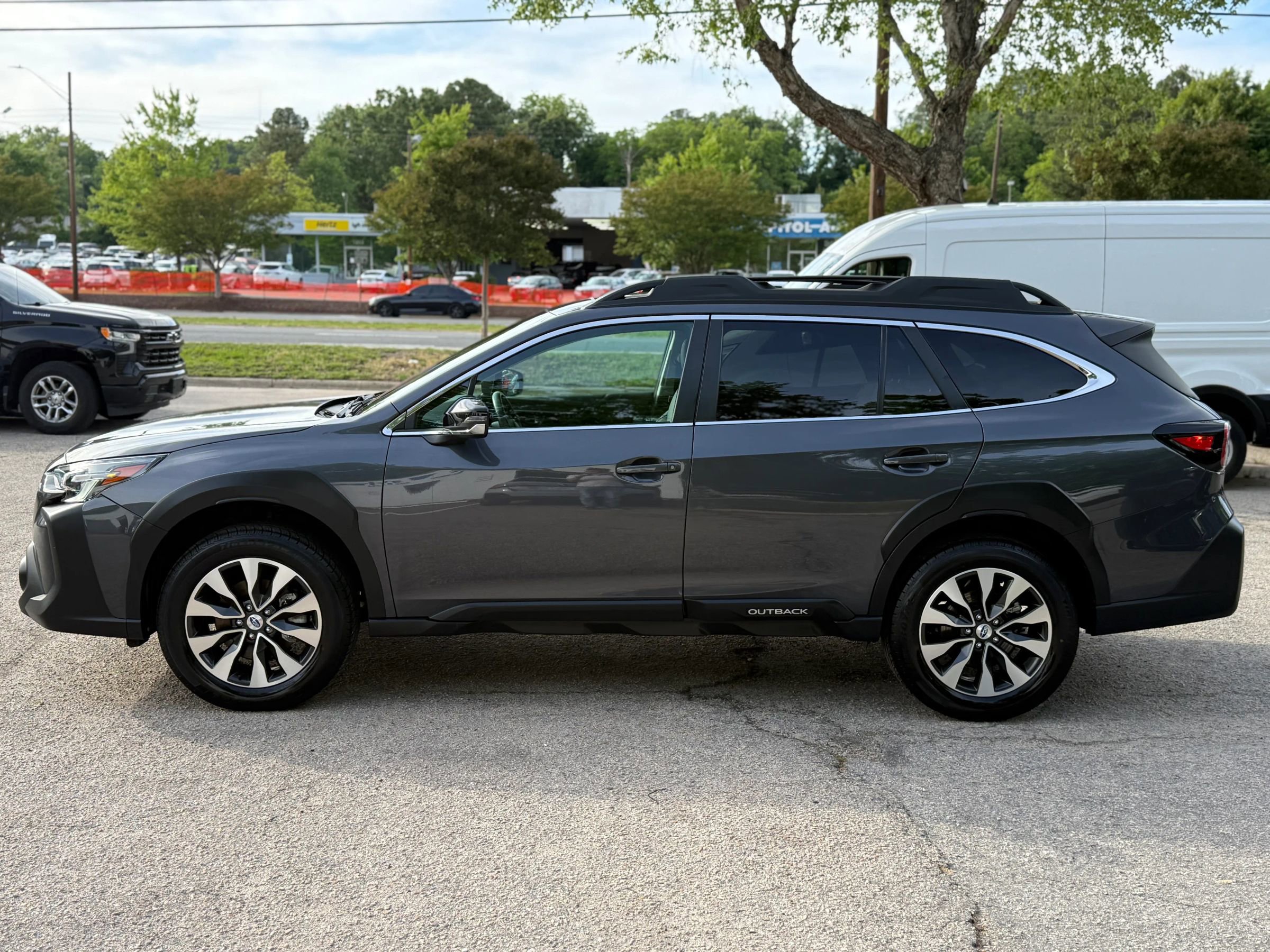 Used 2023 Subaru Outback Limited AWD/4WD image 8