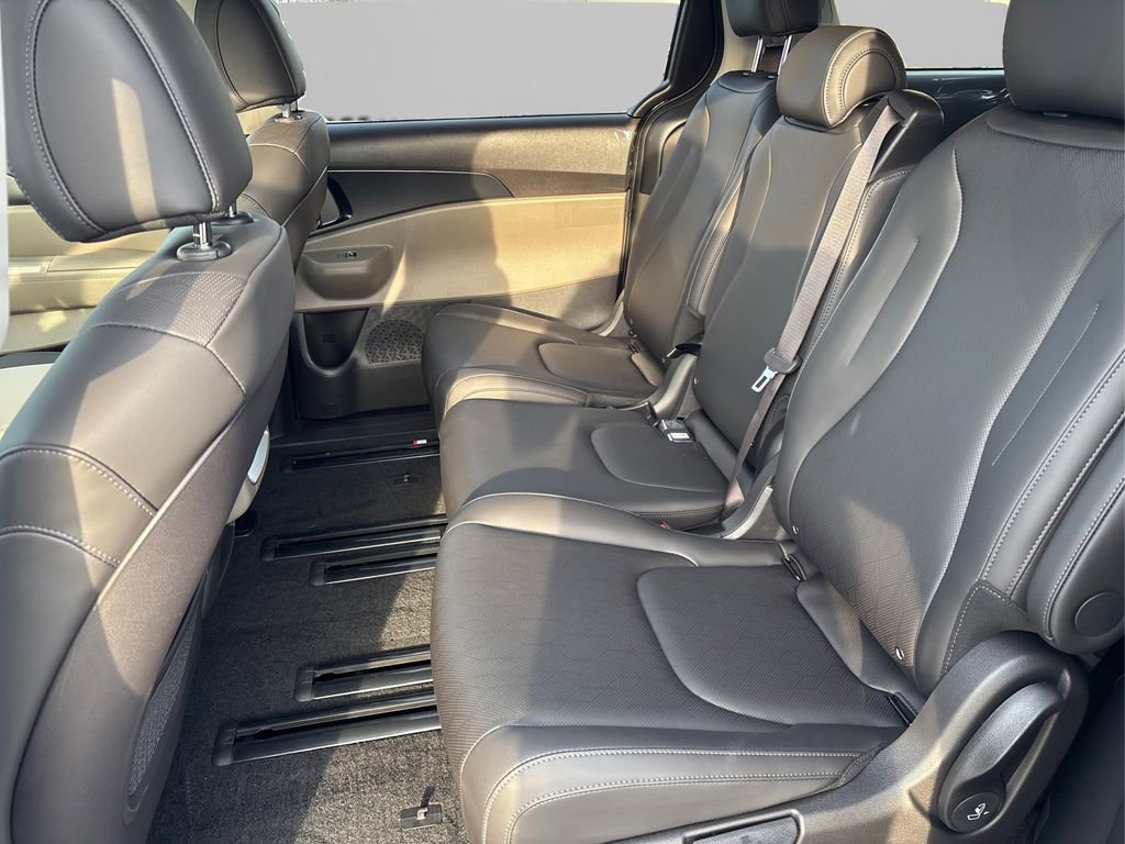 New 2026 Kia Carnival FWD image 10