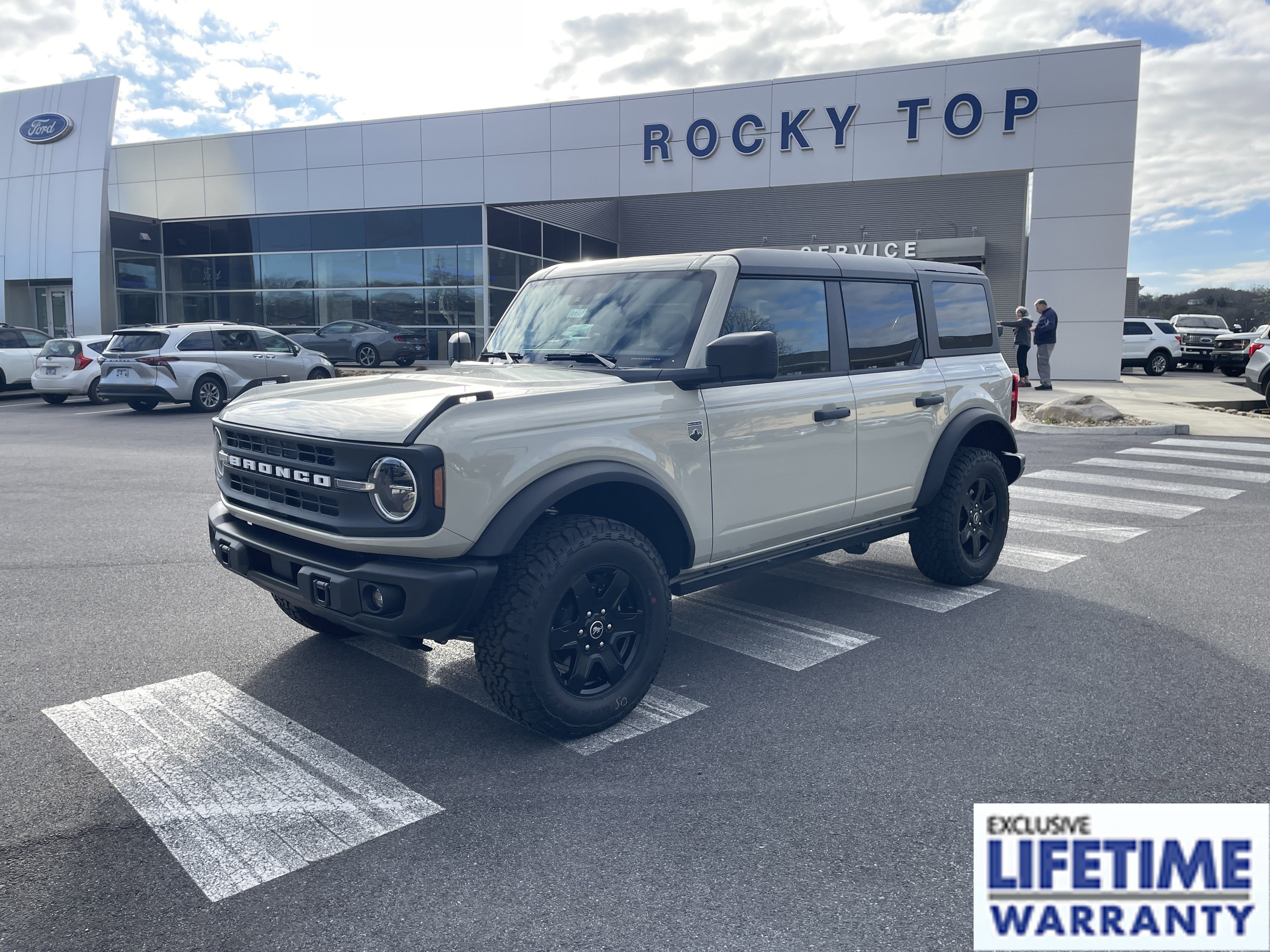 New 2025 Ford Bronco Big Bend w/ Black Diamond Package AWD/4WD image 1