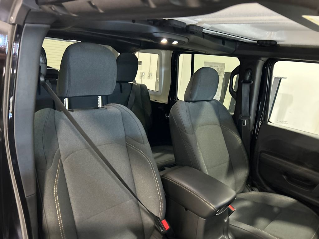 Used 2025 Jeep Wrangler Sahara 4xe image 33