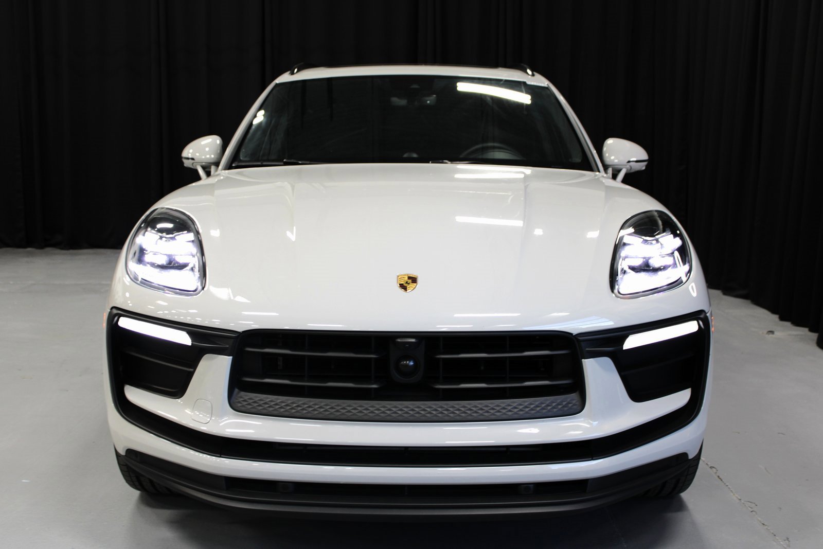 Used 2025 Porsche Macan image 9