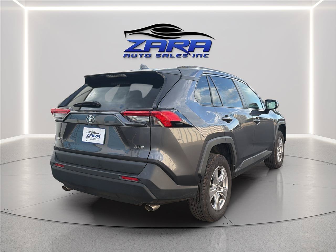 Used 2025 Toyota RAV4 XLE FWD image 7