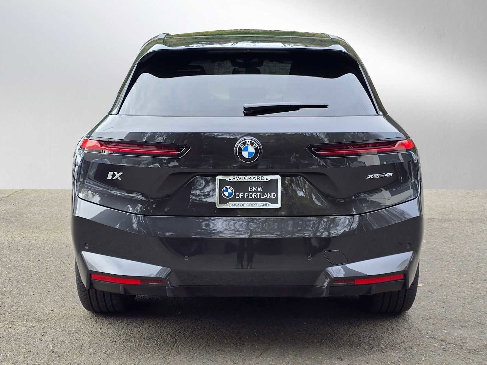 Used 2026 BMW iX xDrive45 w/ Executive Package image 4