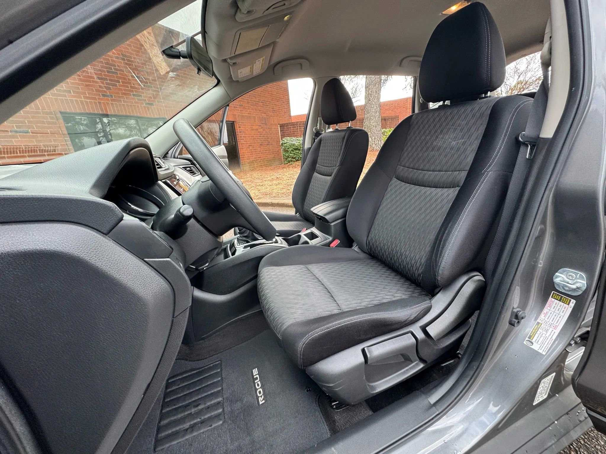 Used 2017 Nissan Rogue S image 11