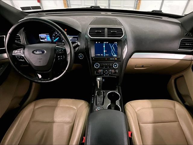 Used 2017 Ford Explorer XLT w/ Equipment Group 202A AWD/4WD image 15