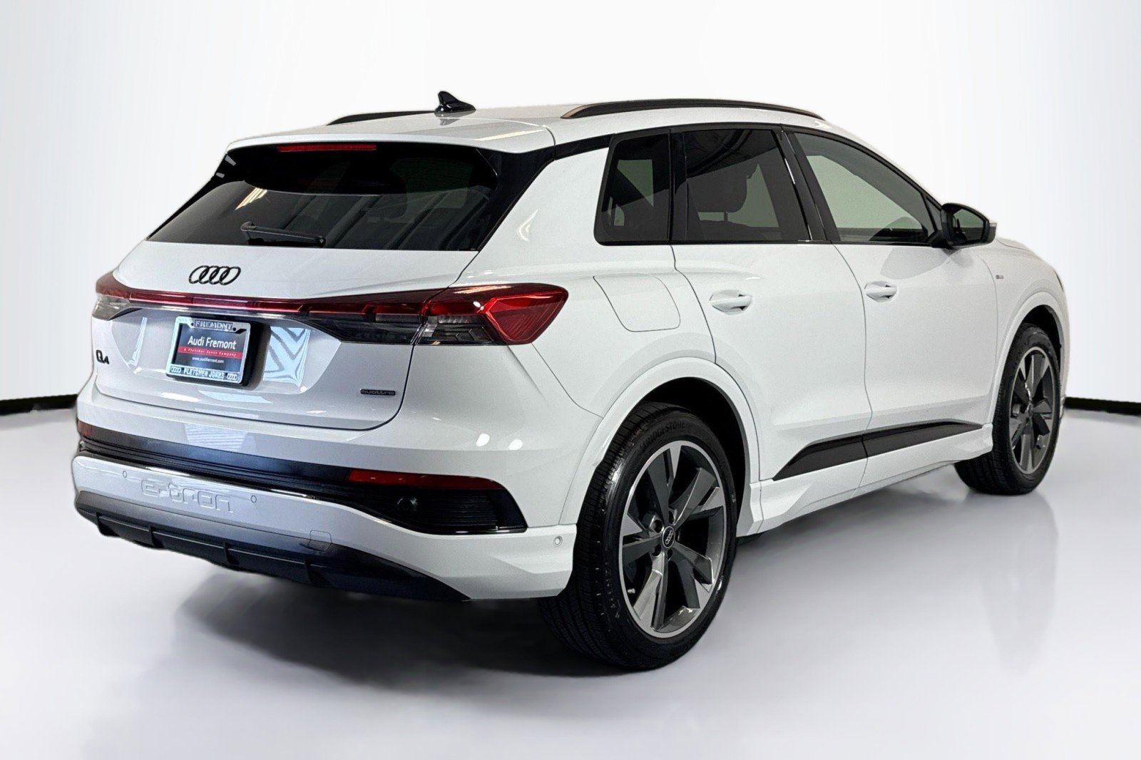 Used 2024 Audi Q4 e-tron Premium Plus image 5