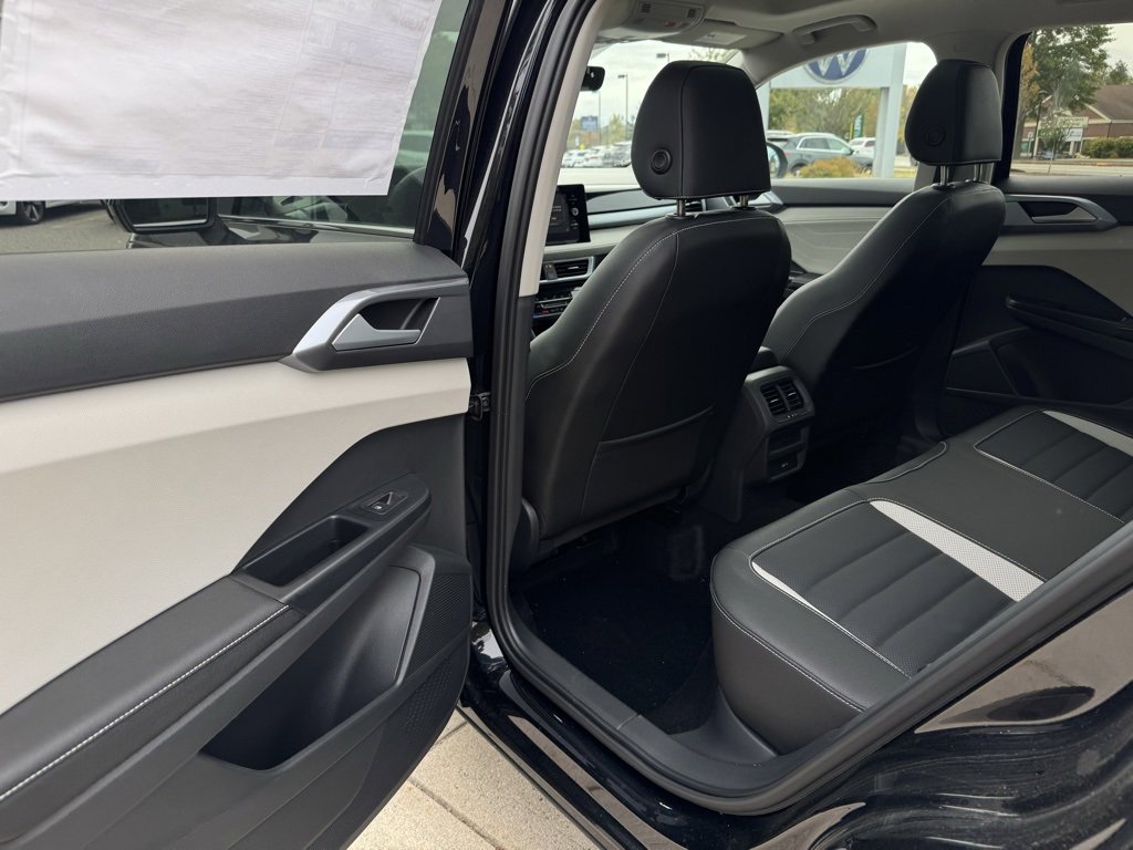 New 2025 Volkswagen Taos SEL image 23