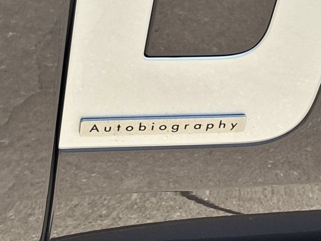 Used 2025 Land Rover Range Rover Long Wheelbase Autobiography AWD/4WD image 14