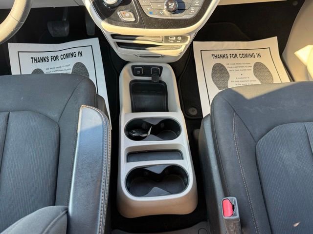 Used 2017 Chrysler Pacifica Touring FWD image 19