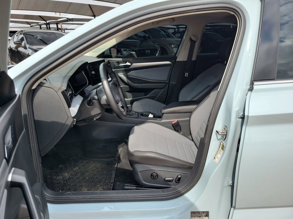 Used 2025 Volkswagen Jetta SE image 8