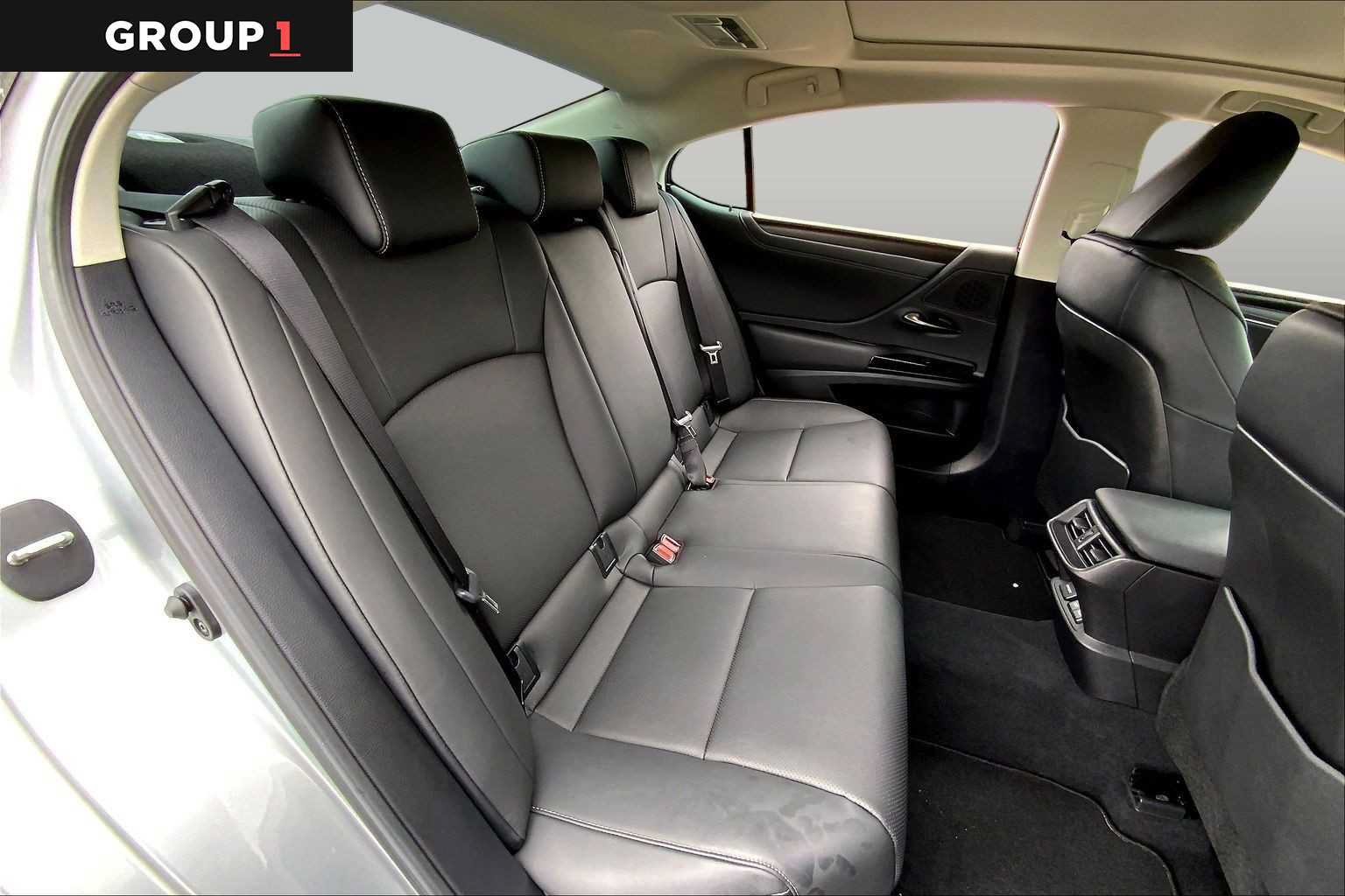 Used 2024 Lexus ES 350 w/ Premium Package FWD image 19