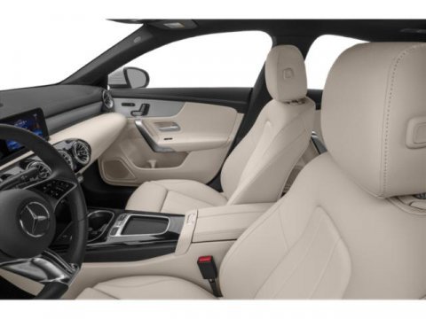 Used 2025 Mercedes-Benz CLA 250 4MATIC image 9