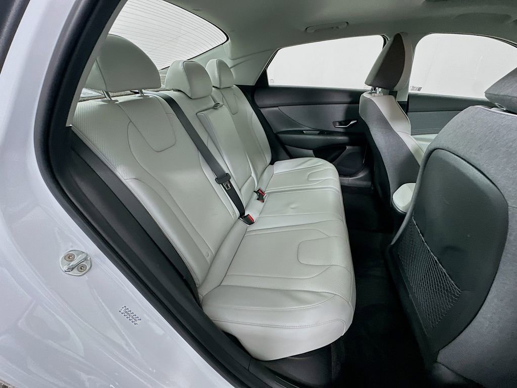 Used 2023 Hyundai Elantra Limited w/ Preferred Accessory Package image 27