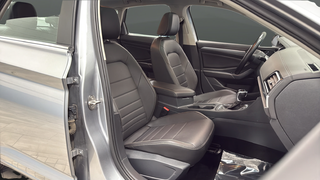 Certified 2024 Volkswagen Jetta SE FWD image 25