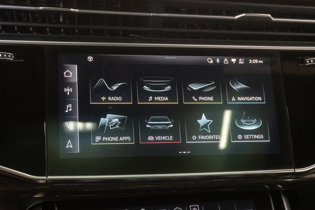 Used 2022 Audi Q8 Premium Plus AWD/4WD image 20