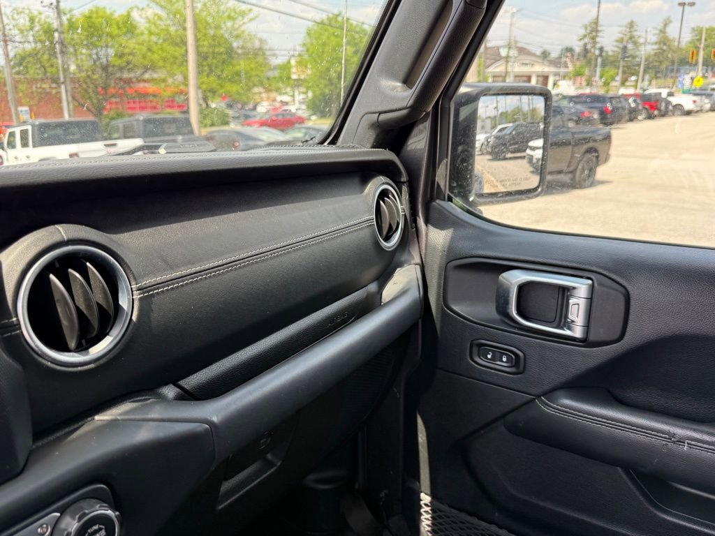 Used 2018 Jeep Wrangler Unlimited Sahara AWD/4WD image 22