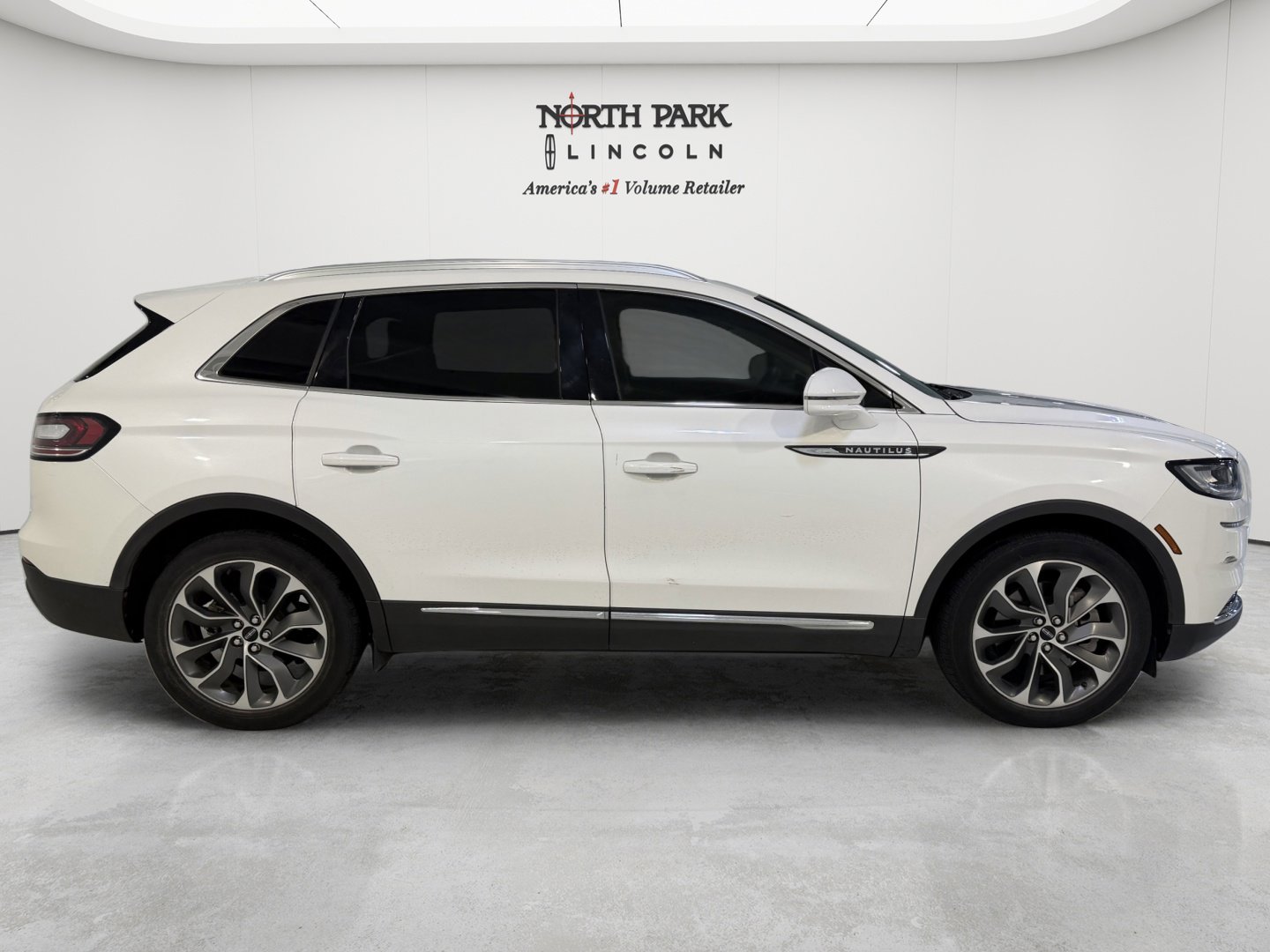Used 2023 Lincoln Nautilus Reserve FWD image 6
