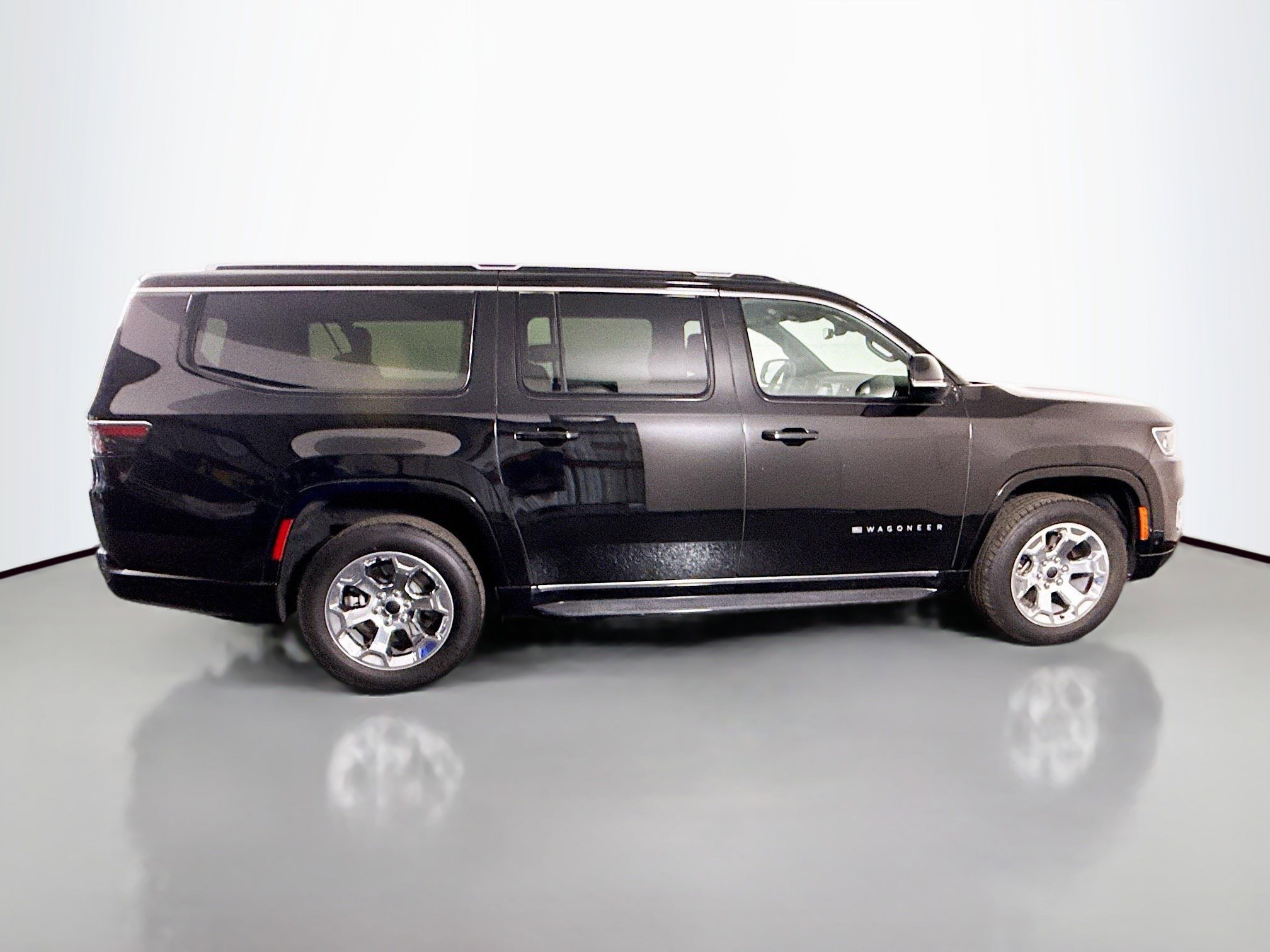 Used 2024 Jeep Wagoneer L Series II RWD image 11