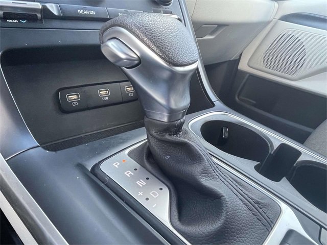 Used 2023 Kia Carnival LX image 25