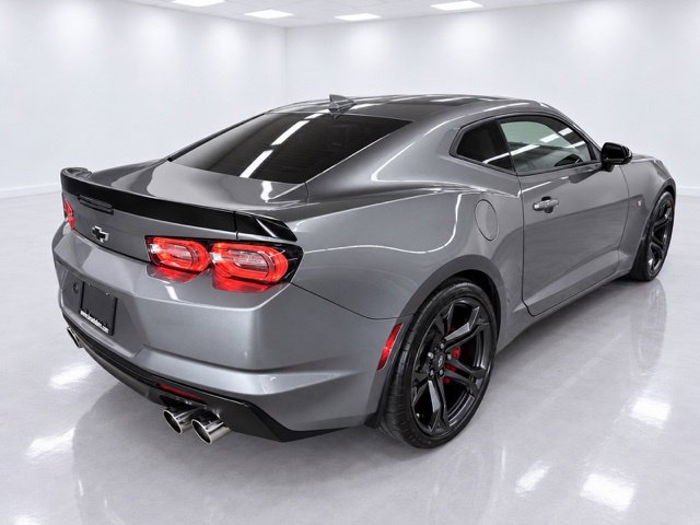 Used 2022 Chevrolet Camaro SS RWD image 9
