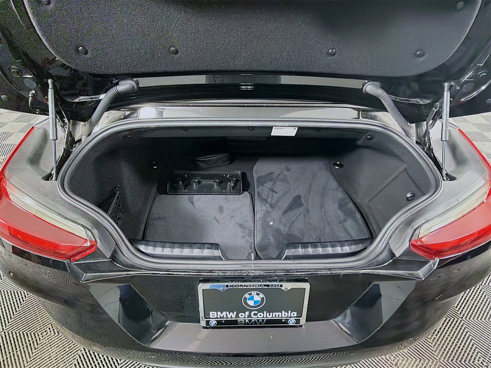 Used 2025 BMW Z4 M40i w/ Premium Package image 32