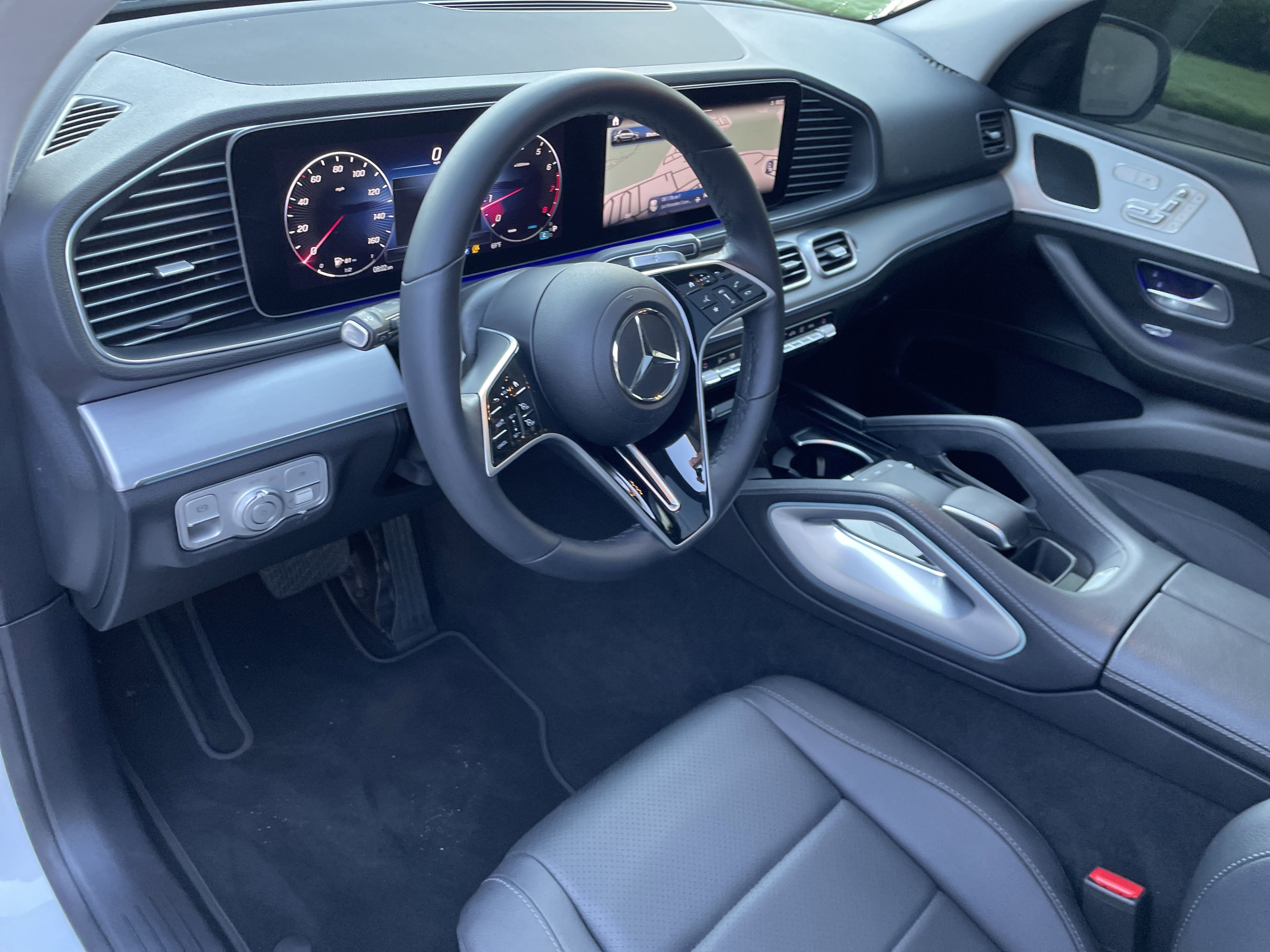 Used 2024 Mercedes-Benz GLE 350 4MATIC w/ AMG Line Exterior image 18